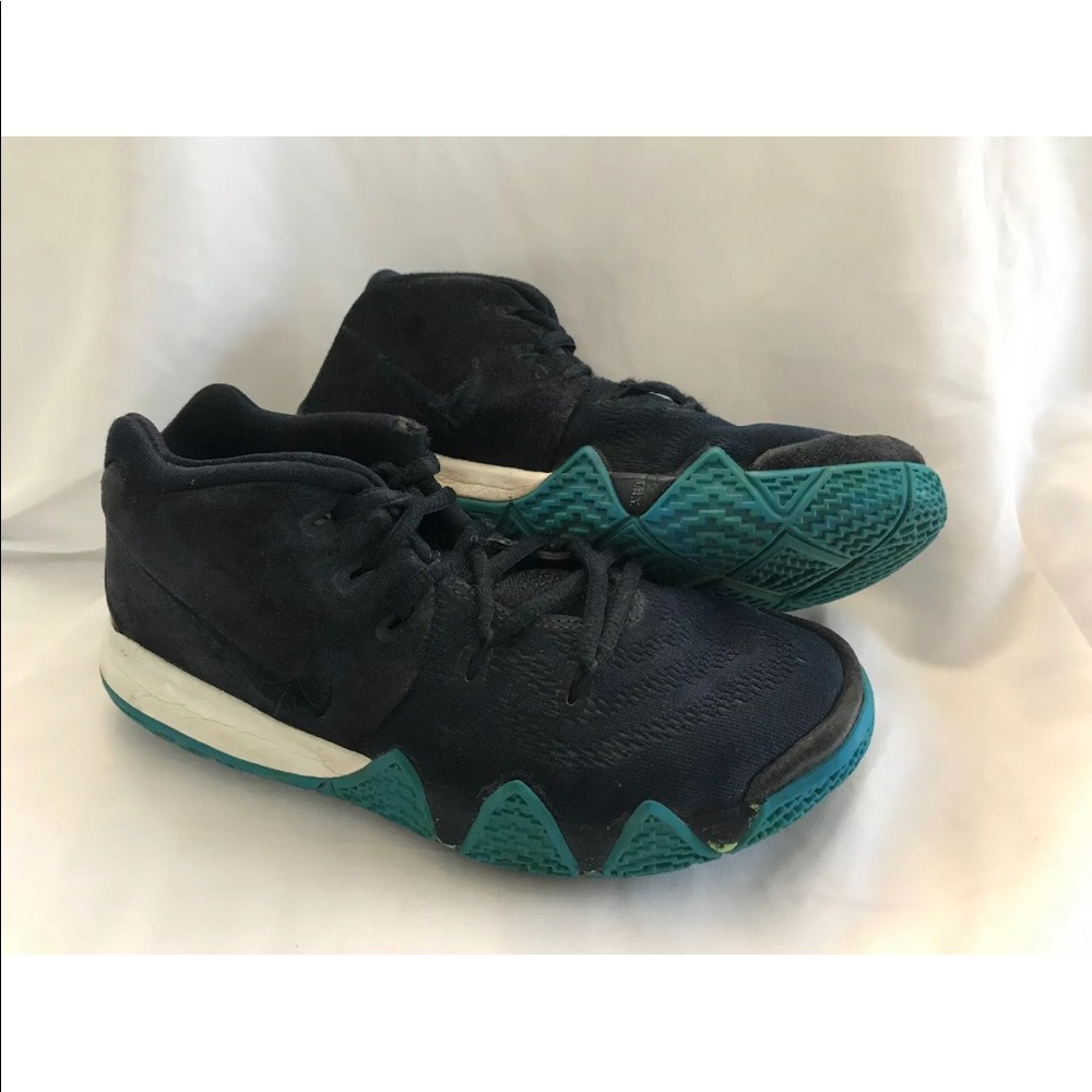 Nike Kyrie 4 Navy Blue White Boys Size 3Y